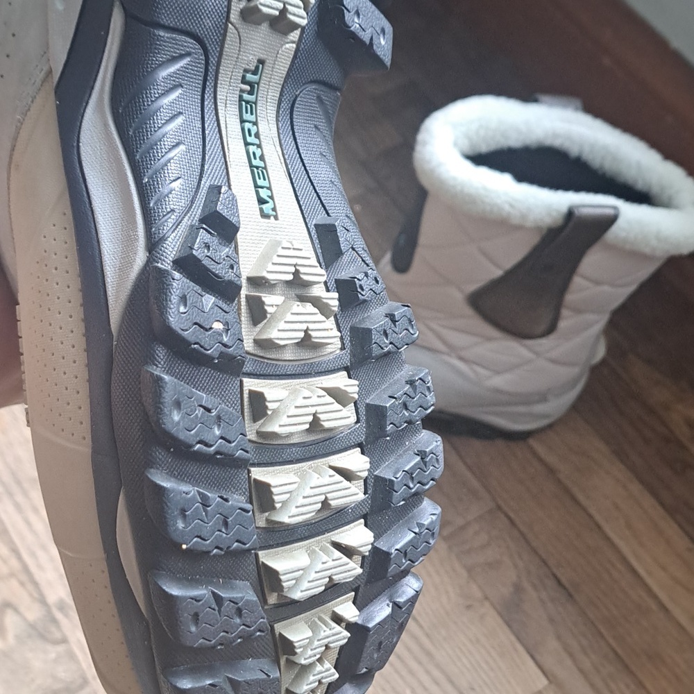Merrell Waterproof 8.5 . - Picture 7 of 7